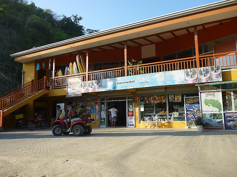 Santa Teresa Beach stores